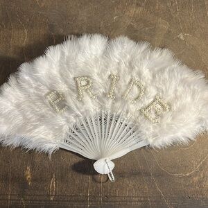 Bride feathered fan
